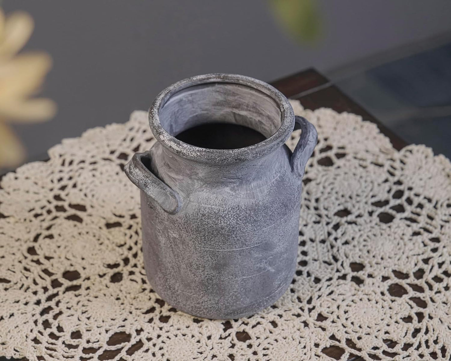 Quoowiit Ceramic Rustic Farmhouse Vase, Distressed Decorative Flower Vases for Home Decor, Ideal Shelf Decor, Green Boho Vase for Living Room Bedroom Kitchen Office Centerpiece Table Decorations