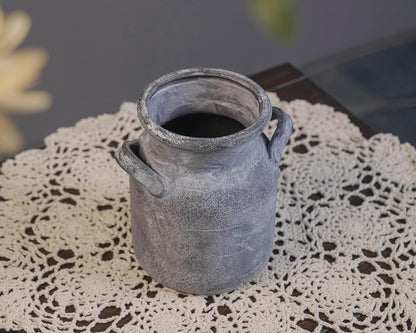 Quoowiit Ceramic Rustic Farmhouse Vase, Distressed Decorative Flower Vases for Home Decor, Ideal Shelf Decor, Green Boho Vase for Living Room Bedroom Kitchen Office Centerpiece Table Decorations