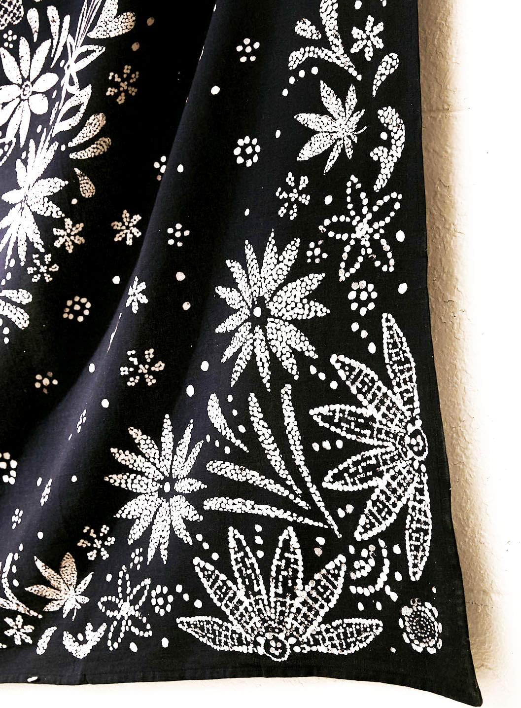 Neasow Bohemian Tapestry Wall Hanging, Beige White Floral Tapestry with Dotted Daisy Medallion Print Bedroom Boho Hippie Home Decor, 36×48 inches