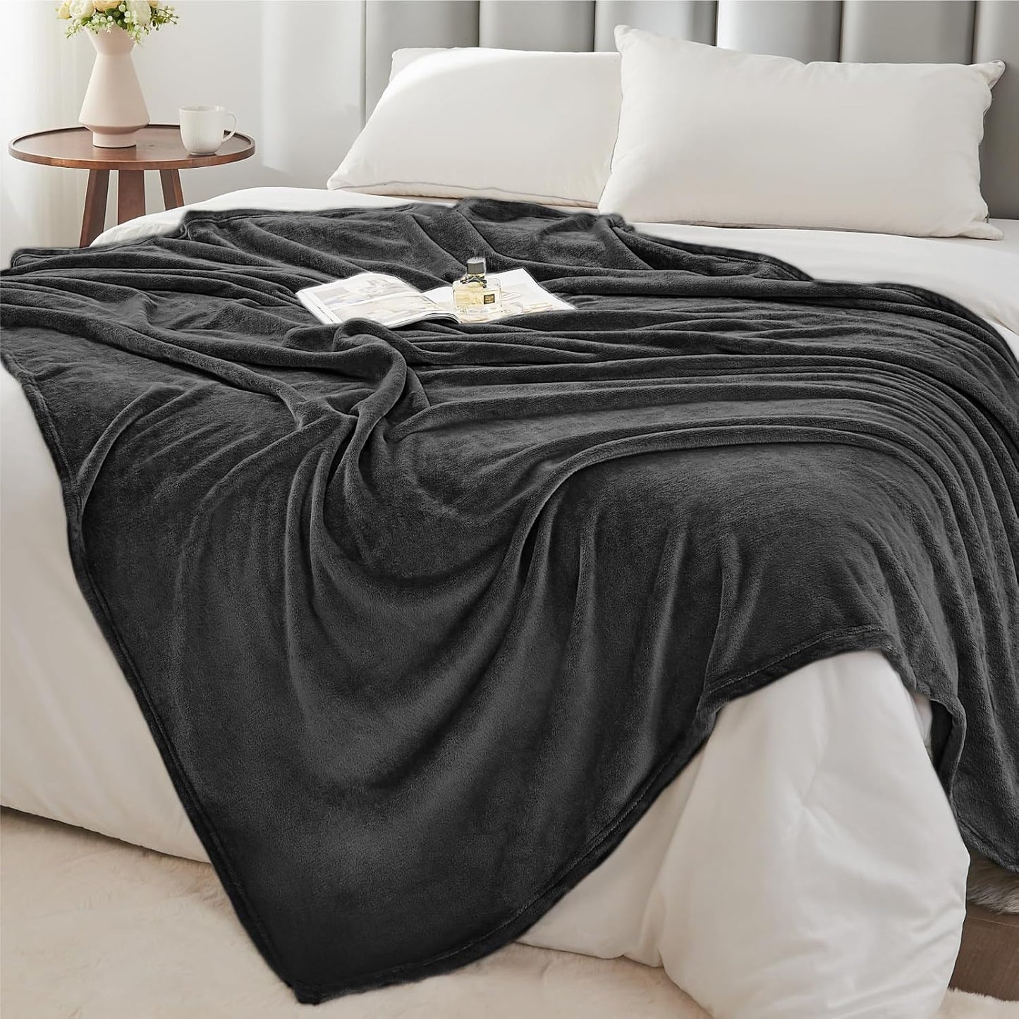 BEDELITE Fleece Blanket Black Throw Blankets for Couch & Bed, Luxury Plush Cozy Fuzzy Blanket 50x60 inches, Super Soft Warm Lightweight Throw Blanket for Travel Camping - Colors B