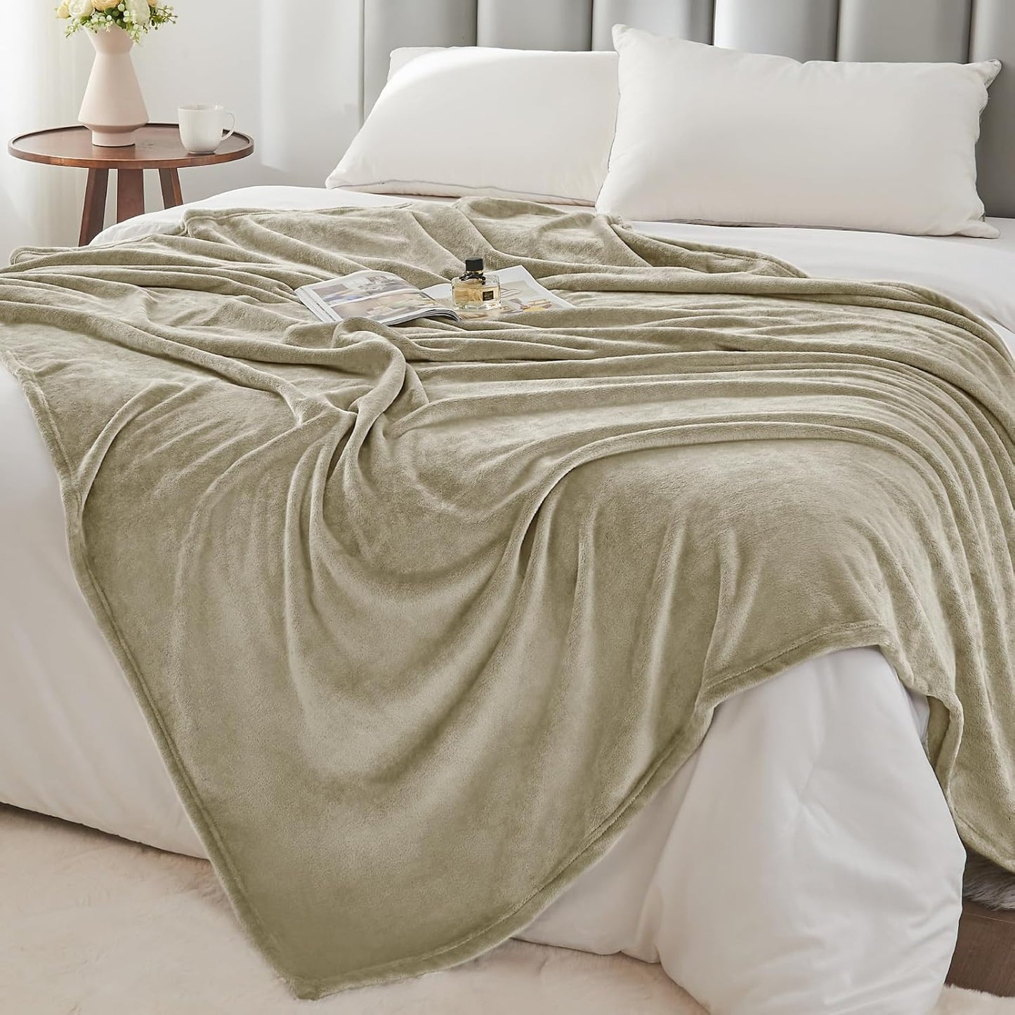 BEDELITE Fleece Blanket Black Throw Blankets for Couch & Bed, Luxury Plush Cozy Fuzzy Blanket 50x60 inches, Super Soft Warm Lightweight Throw Blanket for Travel Camping - Colors B