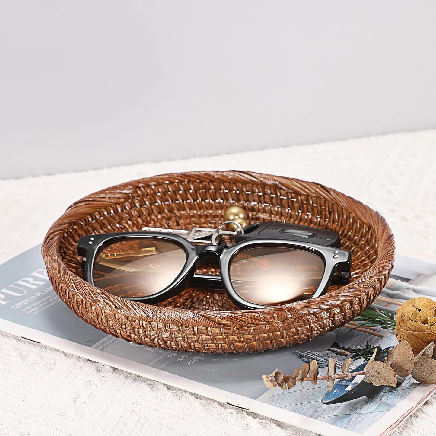 Hipiwe Small Key Basket Bowl for Entryway 7.6" Round Woven Wicker Basket Fruit Serving Tray Woven Basket Wall Decor Rattan Organizer Basket for Keys, Wallet,Whitewash