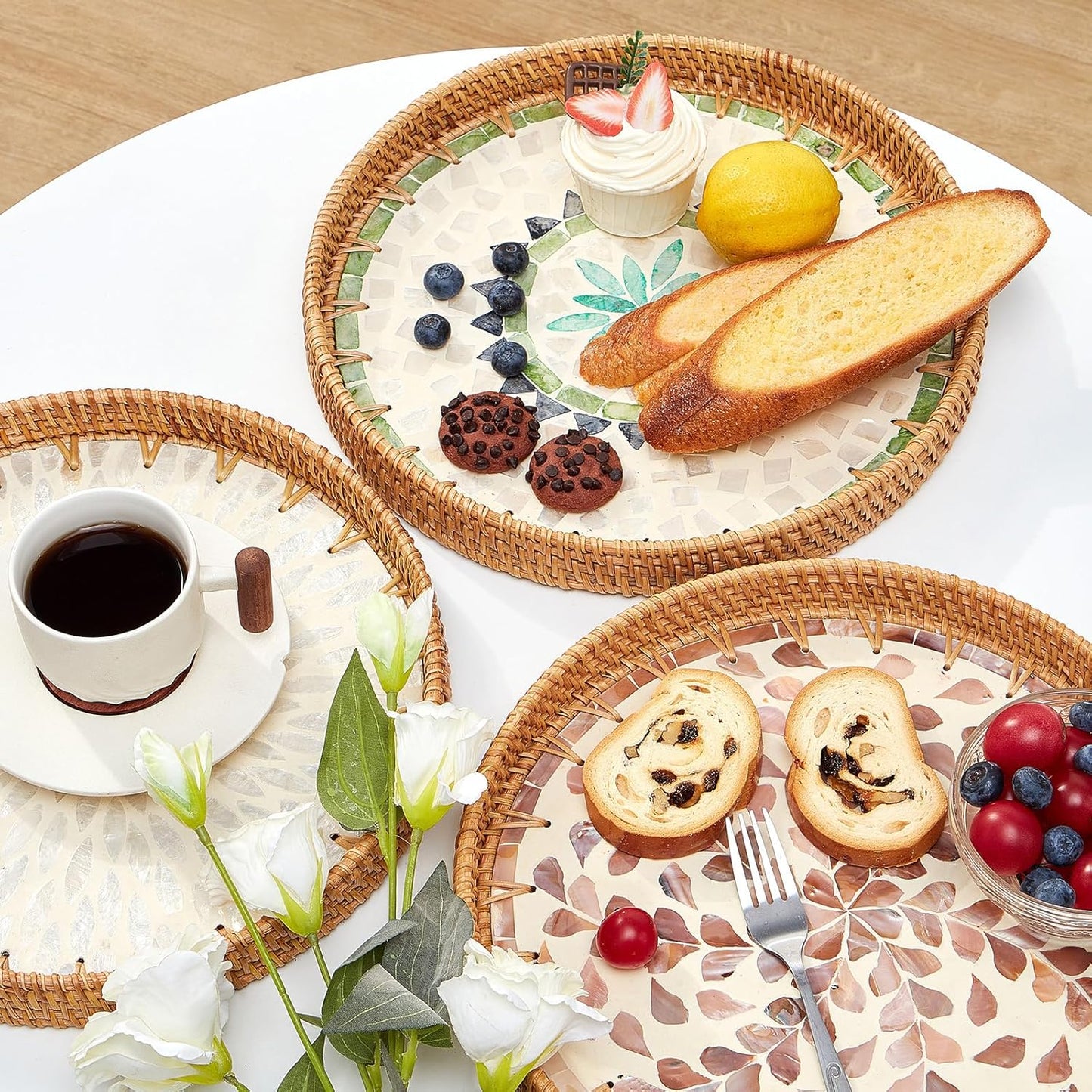 Round Rattan Tray with Mother of Pearl Inlay, Rattan Serving Tray with Wooden Base, Decorative Wicker Basket for Table Decor, Storage and Display of Coffee Bread Food Fruit (Leaf)