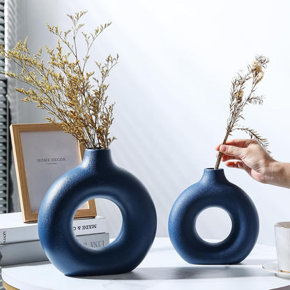 White Ceramic Donut Vase Set of 2, Hollow Matte Pampas Flower Vases for Boho Home Wedding Party Room Dinner Table Shelf Decor.（White）