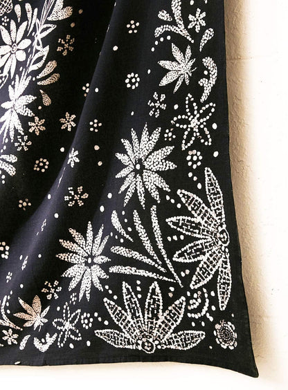 Neasow Bohemian Tapestry Wall Hanging, Beige White Floral Tapestry with Dotted Daisy Medallion Print Bedroom Boho Hippie Home Decor, 36×48 inches