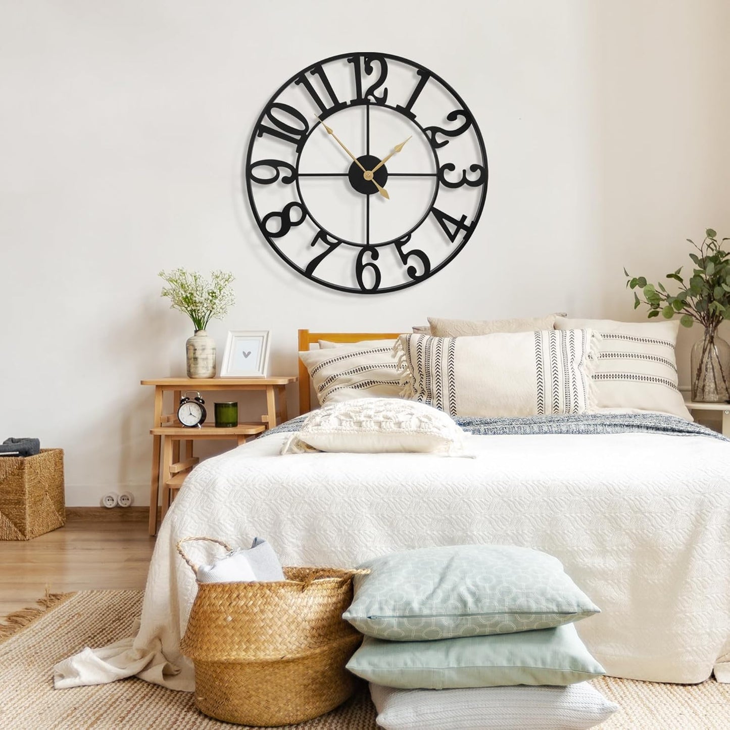 LEIKE 16" Large Wall Clocks Battery Operated, Round Modern Silent Non-Ticking Black Metal Wall Clock for Living Room Decor, Bedroom Kitchen (40cm Diameter, Black Roman Number)