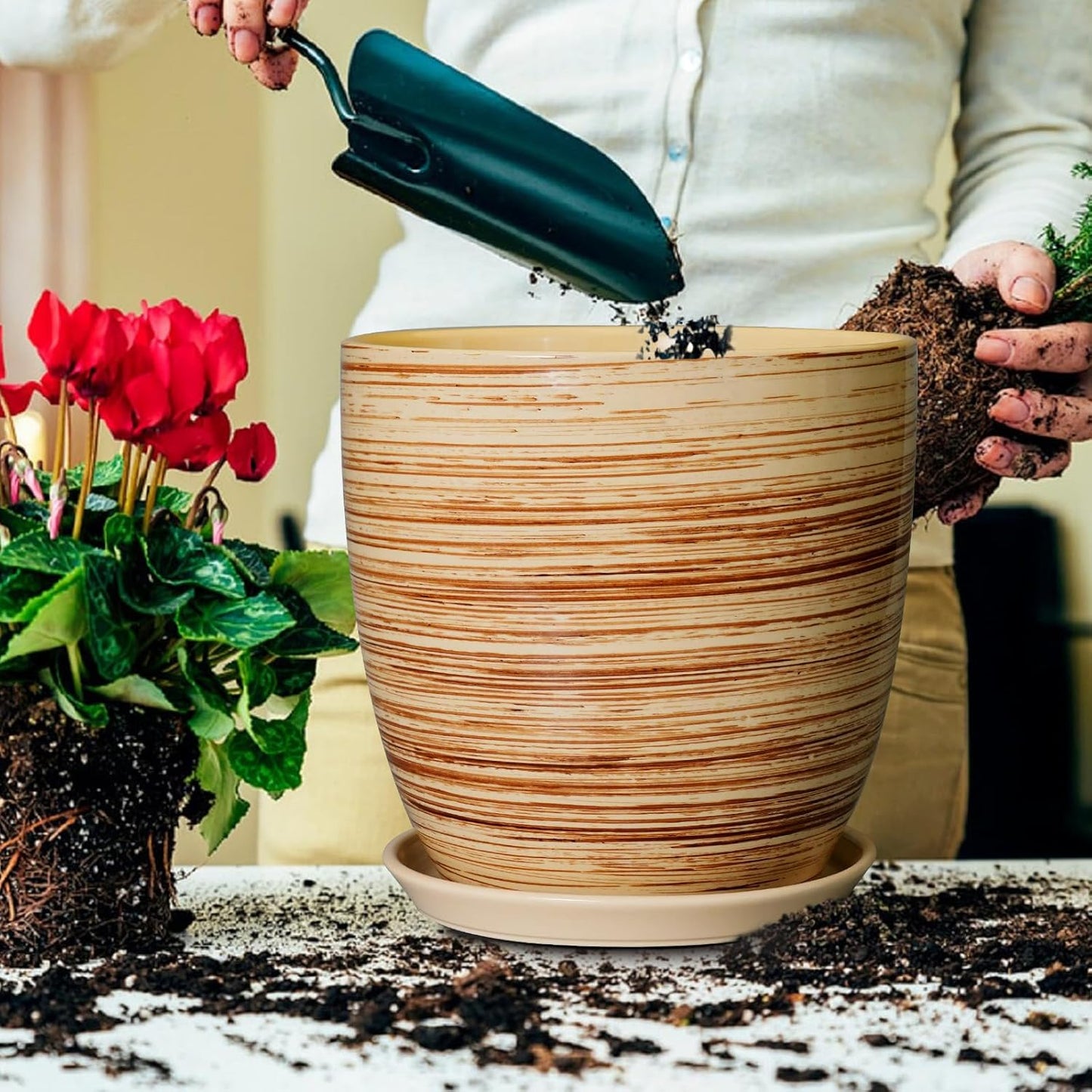 Ceramic Pots for Plants - 6 Inch Plant Pot with Drainage Hole and Saucer, Round Planters for Indoor Outdoor, Flower Pots, Modern Planter, Home Office Room Decor, Gifts for Plant Lovers, White