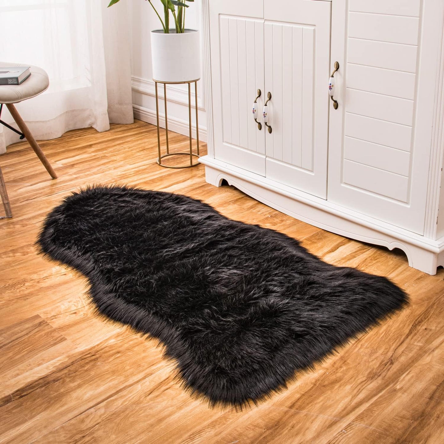 EasyJoy Ultra Soft Fluffy/Fuzzy Shaggy Area Rug Faux Fur Chair Cover Seat Pad for Bedroom Floor Sofa Living Room (2 x 6 ft Sheepskin, Beige)