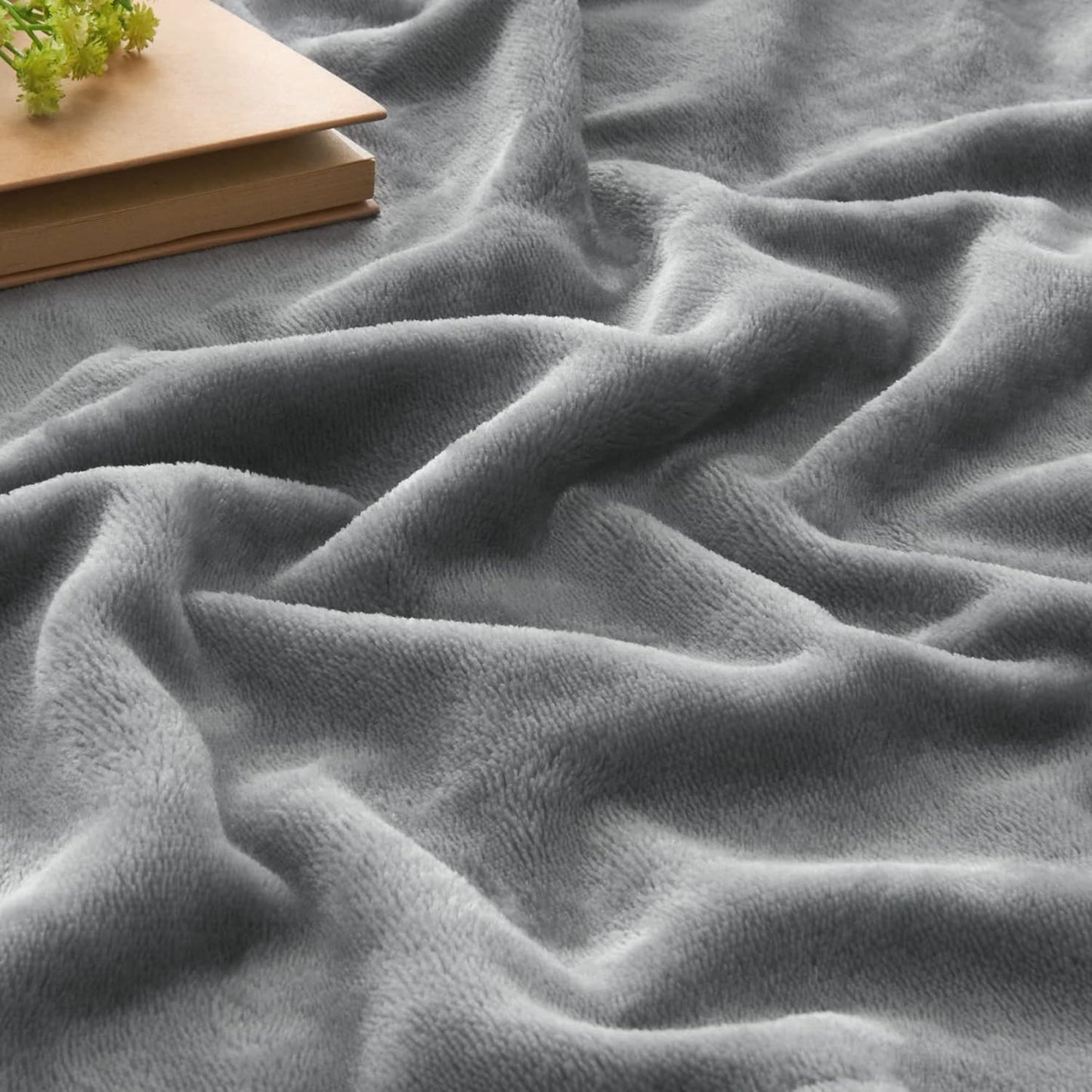 BEDELITE Fleece Blanket Black Throw Blankets for Couch & Bed, Luxury Plush Cozy Fuzzy Blanket 50x60 inches, Super Soft Warm Lightweight Throw Blanket for Travel Camping - Colors B