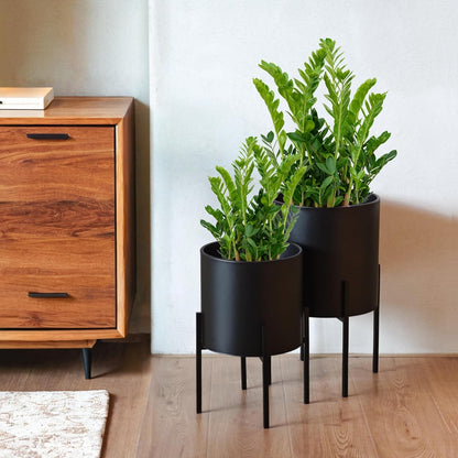 ARNIS Modern Plant Pots, Set of 2 Large Planters with Stand, Decorative Planters, Metal Pots with Drainage Holes for Living Room, Office, Garden or Balcony, 8.25 &10.5 Inch, Dirt