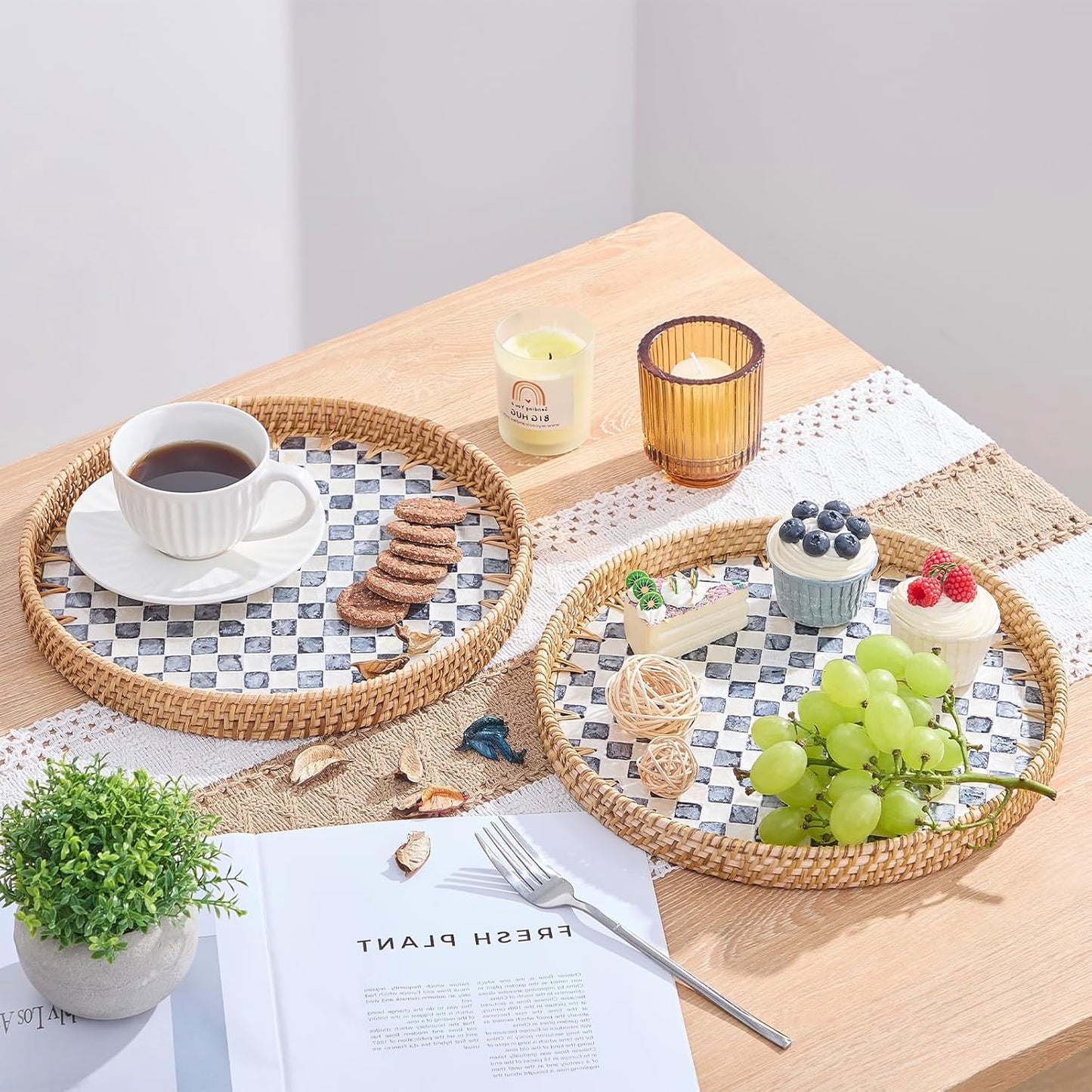 Round Rattan Tray with Mother of Pearl Inlay, Rattan Serving Tray with Wooden Base, Decorative Wicker Basket for Table Decor, Storage and Display of Coffee Bread Food Fruit (Leaf)
