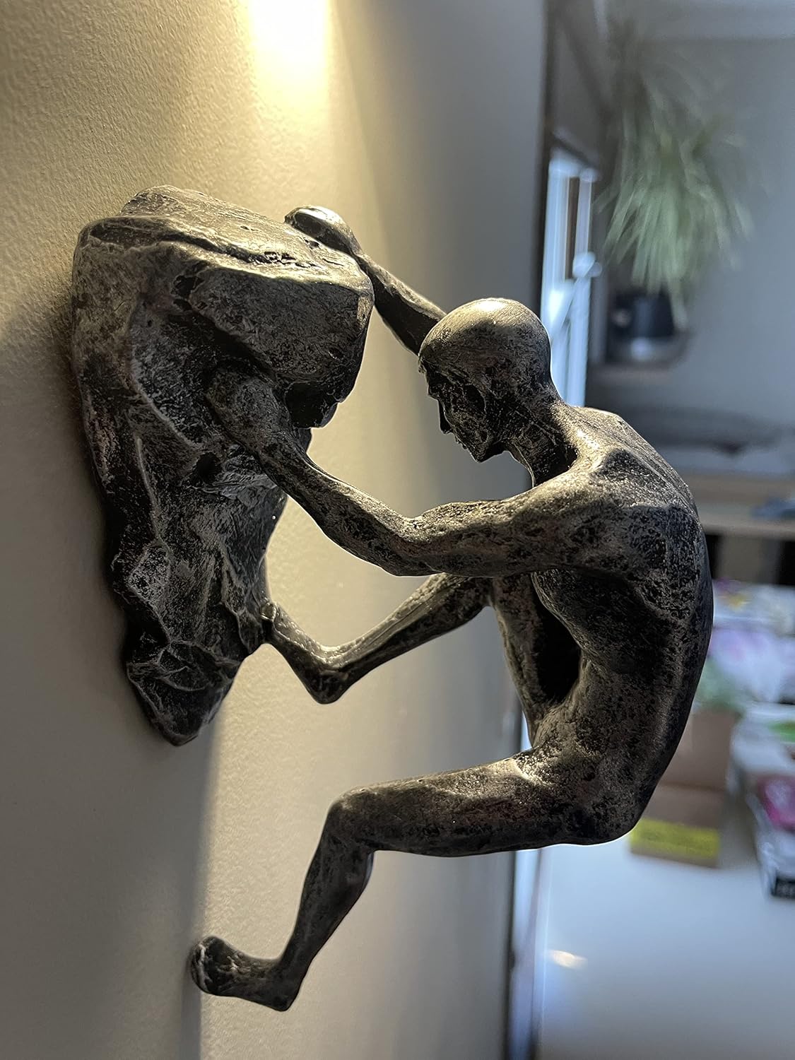 Unbound Resin Climbing Man Wall Sculptures Creative Hand-Finished Sculpture Figurine for Bar/Home/Office Art Decor (Posture Right)