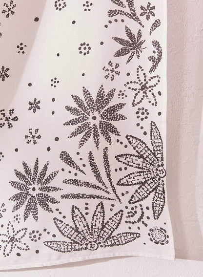 Neasow Bohemian Tapestry Wall Hanging, Beige White Floral Tapestry with Dotted Daisy Medallion Print Bedroom Boho Hippie Home Decor, 36×48 inches