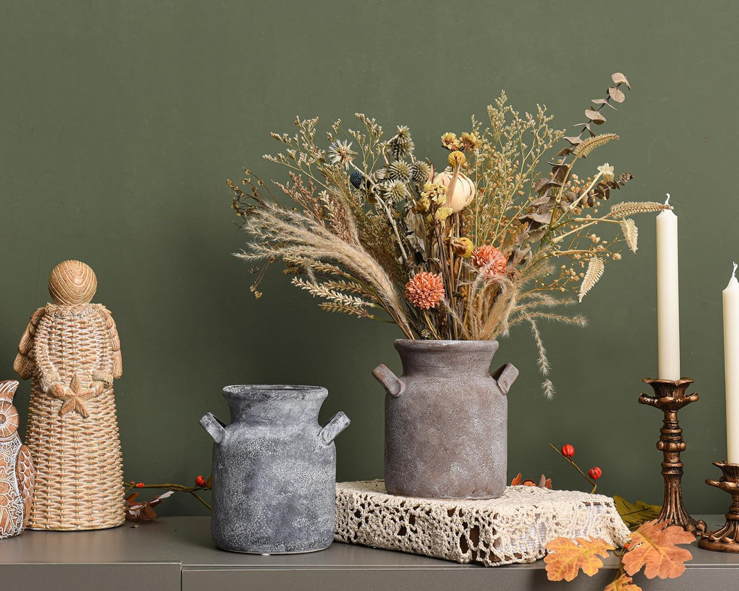 Quoowiit Ceramic Rustic Farmhouse Vase, Distressed Decorative Flower Vases for Home Decor, Ideal Shelf Decor, Green Boho Vase for Living Room Bedroom Kitchen Office Centerpiece Table Decorations