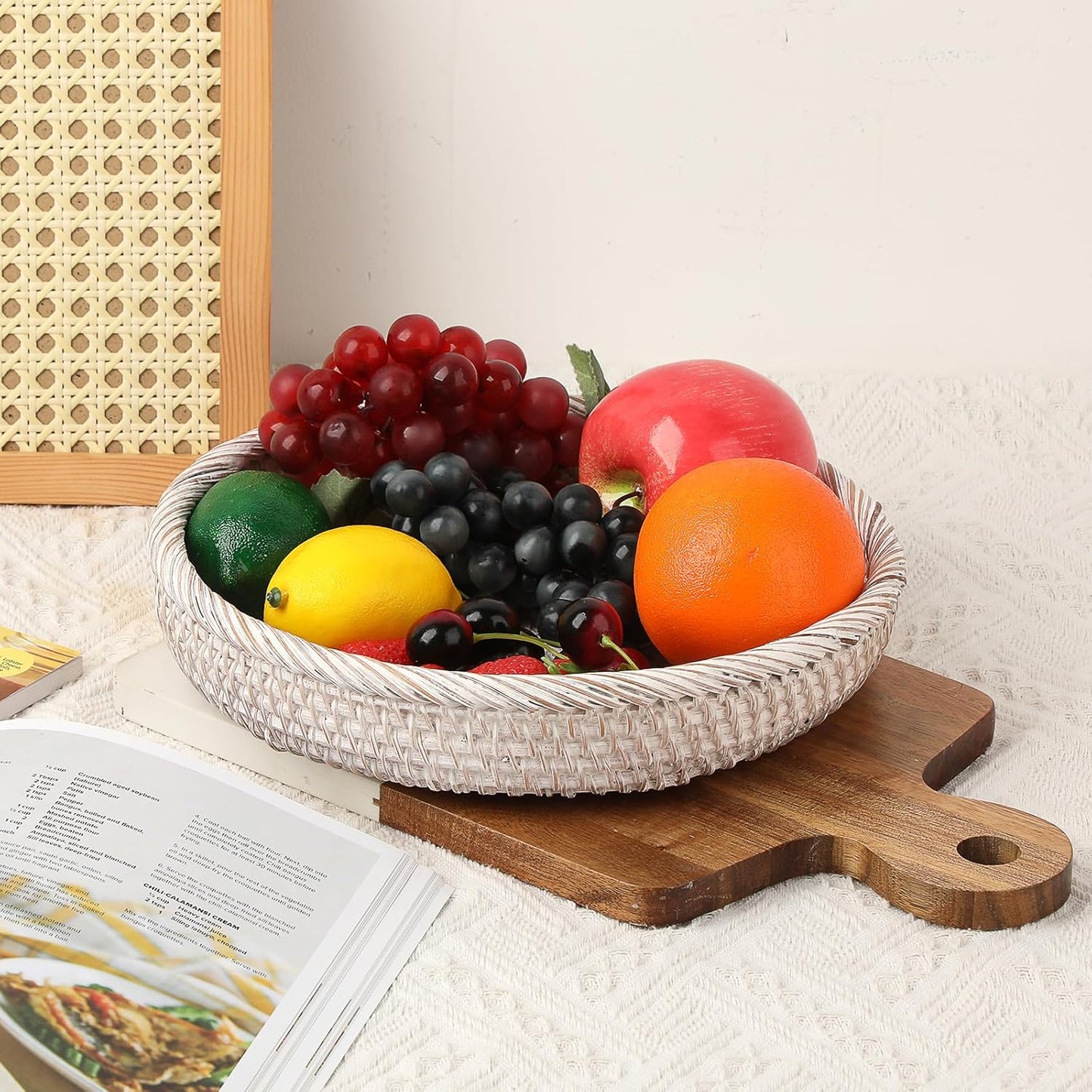 Hipiwe Small Key Basket Bowl for Entryway 7.6" Round Woven Wicker Basket Fruit Serving Tray Woven Basket Wall Decor Rattan Organizer Basket for Keys, Wallet,Whitewash