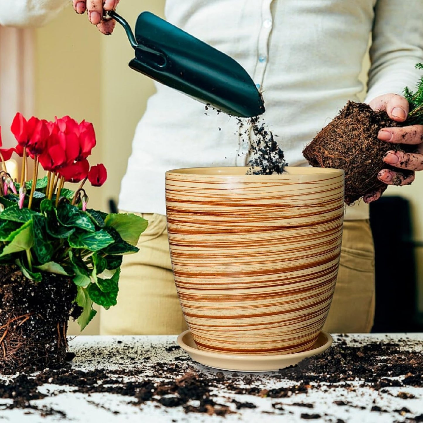 Ceramic Pots for Plants - 6 Inch Plant Pot with Drainage Hole and Saucer, Round Planters for Indoor Outdoor, Flower Pots, Modern Planter, Home Office Room Decor, Gifts for Plant Lovers, White