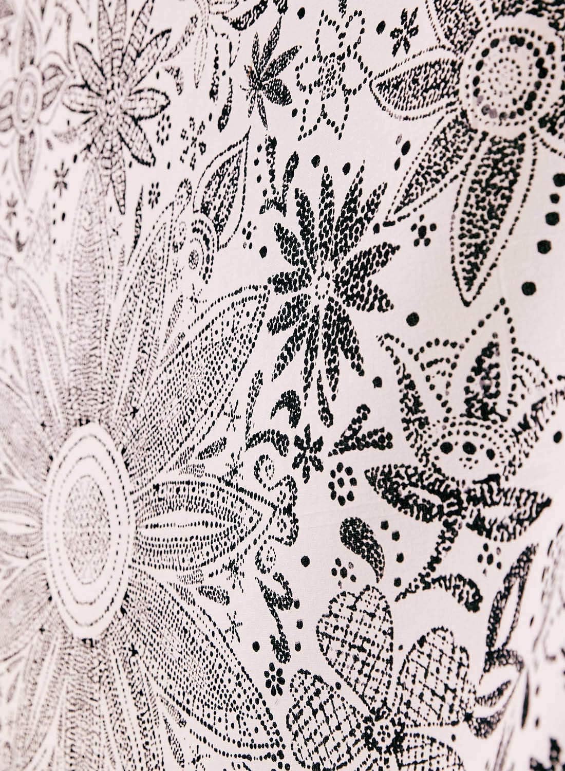 Neasow Bohemian Tapestry Wall Hanging, Beige White Floral Tapestry with Dotted Daisy Medallion Print Bedroom Boho Hippie Home Decor, 36×48 inches