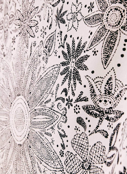 Neasow Bohemian Tapestry Wall Hanging, Beige White Floral Tapestry with Dotted Daisy Medallion Print Bedroom Boho Hippie Home Decor, 36×48 inches