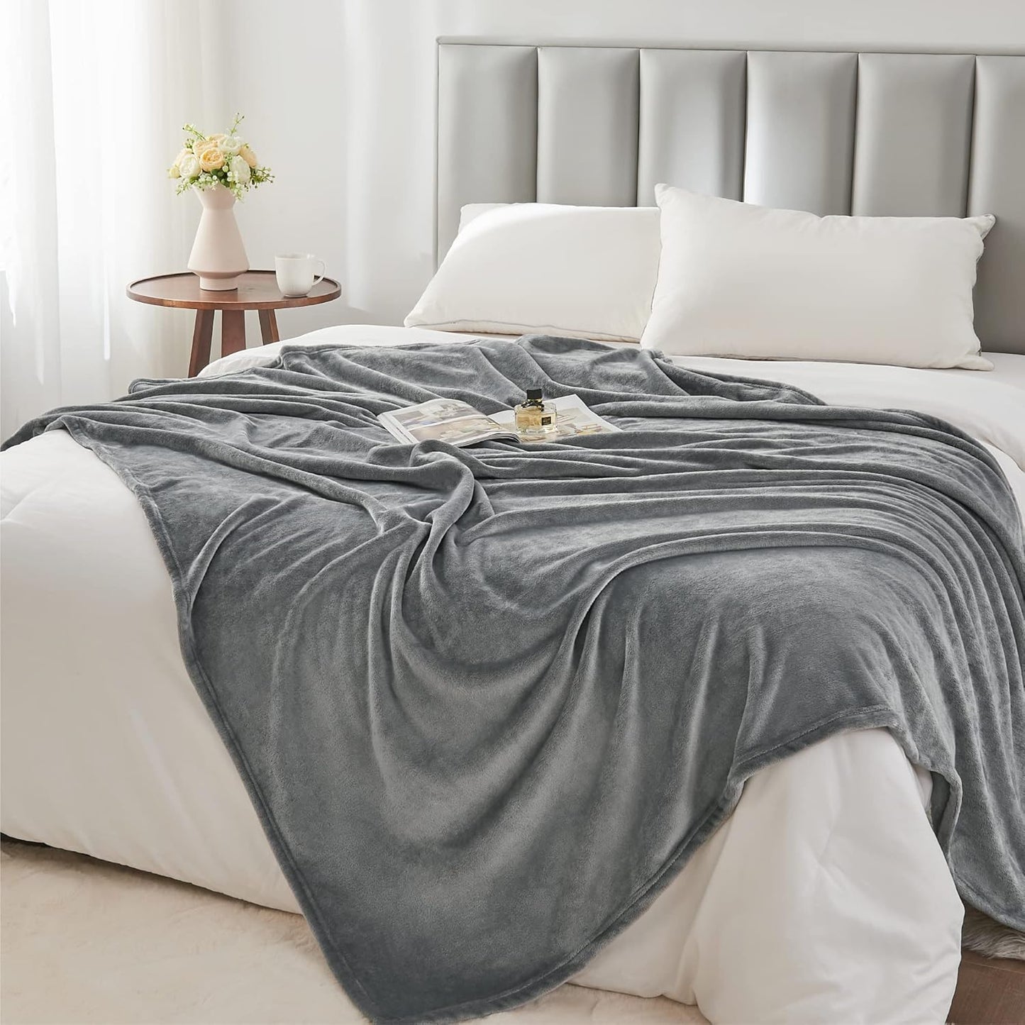 BEDELITE Fleece Blanket Black Throw Blankets for Couch & Bed, Luxury Plush Cozy Fuzzy Blanket 50x60 inches, Super Soft Warm Lightweight Throw Blanket for Travel Camping - Colors B