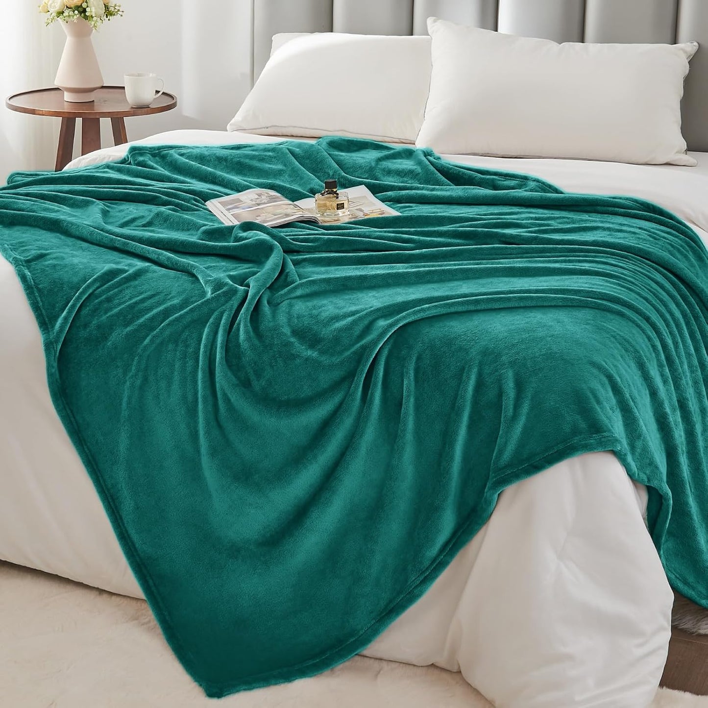 BEDELITE Fleece Blanket Black Throw Blankets for Couch & Bed, Luxury Plush Cozy Fuzzy Blanket 50x60 inches, Super Soft Warm Lightweight Throw Blanket for Travel Camping - Colors B