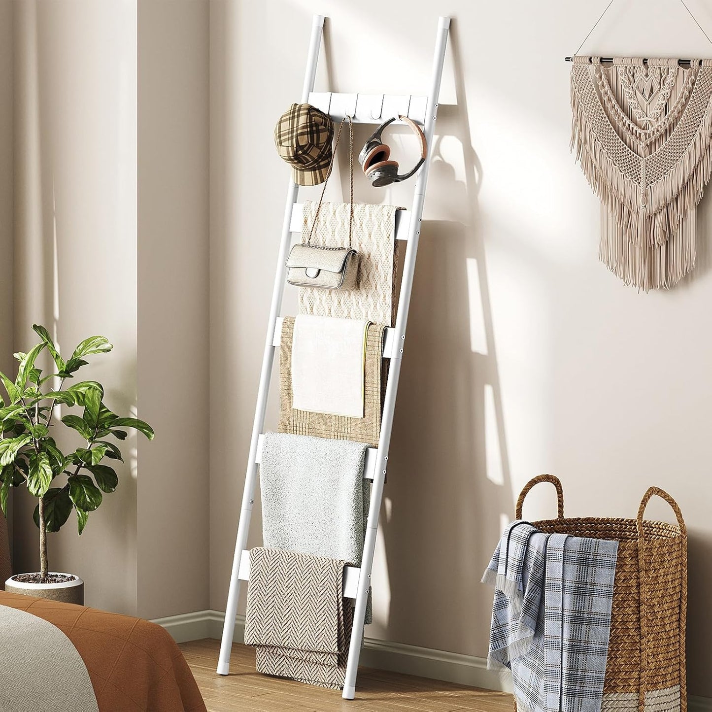 HOOBRO Blanket Ladder, 5-Tier Towel Rack with Hooks, Wall-Leaning Blanket Rack, Decorative Display Ladder Shelf, for Scarves, Industrial, Living Room, Bedroom, Rustic Brown and Black BF52CJ01