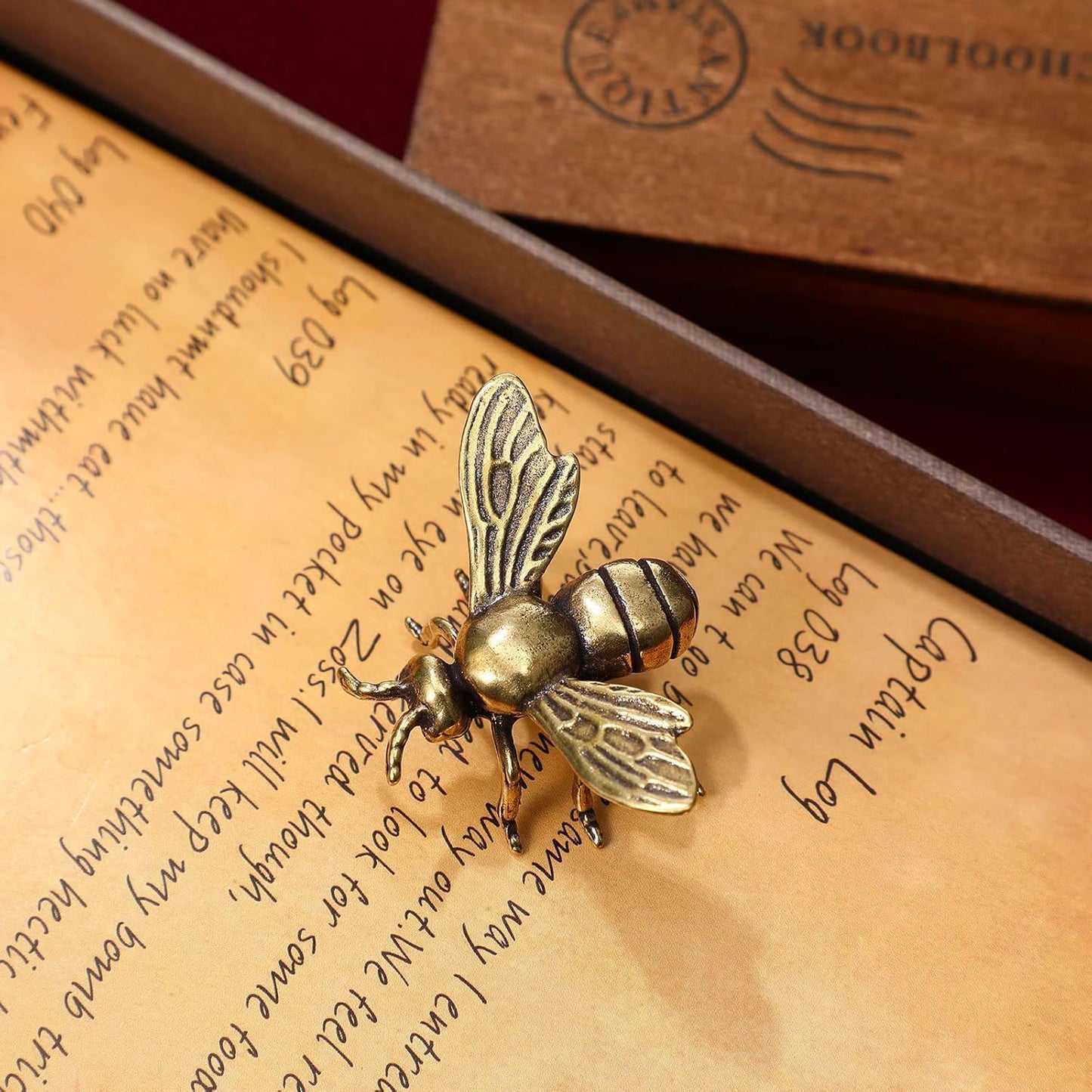 Veemoon 2pcs Gold Bee Figurines Brass Animal Insects Figurines Statue Feng Shui Sculpture Toys Gold Desk Home Indoor Decorative Collectible or Elders