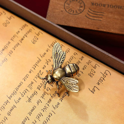 Veemoon 2pcs Gold Bee Figurines Brass Animal Insects Figurines Statue Feng Shui Sculpture Toys Gold Desk Home Indoor Decorative Collectible or Elders