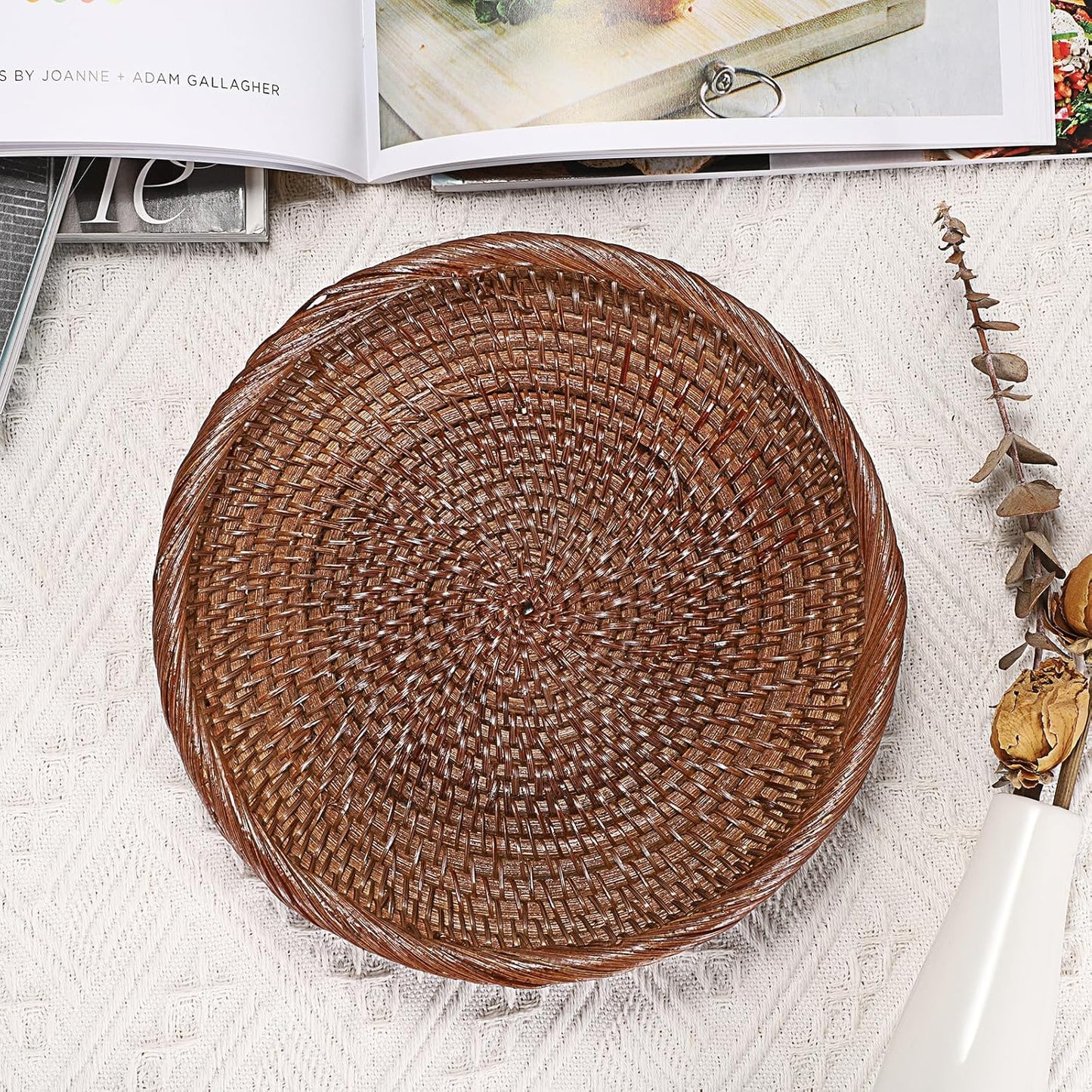 Hipiwe Small Key Basket Bowl for Entryway 7.6" Round Woven Wicker Basket Fruit Serving Tray Woven Basket Wall Decor Rattan Organizer Basket for Keys, Wallet,Whitewash