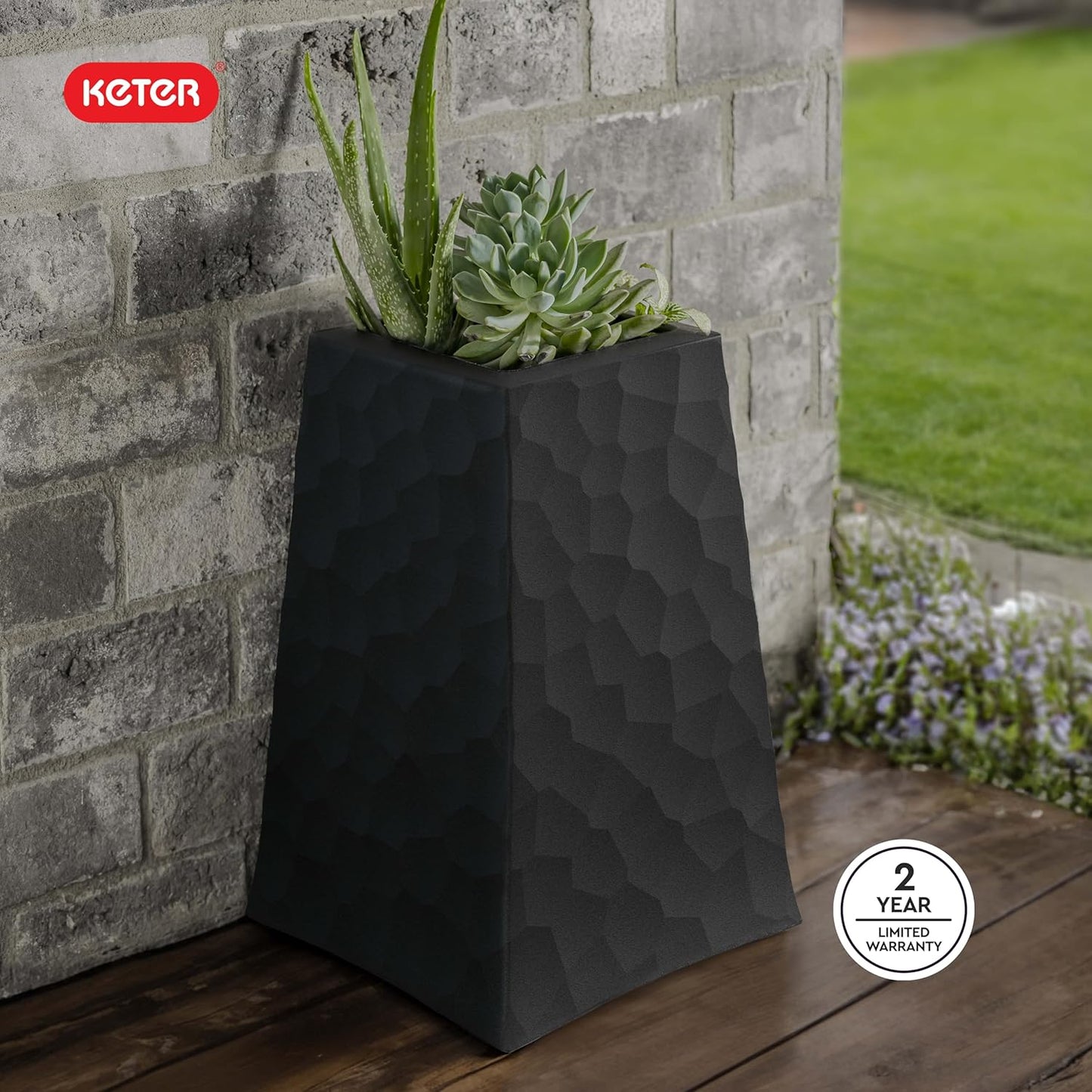 Keter Set of 2 Resin Modern Outdoor 22 Inch Tall Large Flower Pots, Tapered Wood Look Planters for Outdoor Plants and Front Porch Decor, Graphite