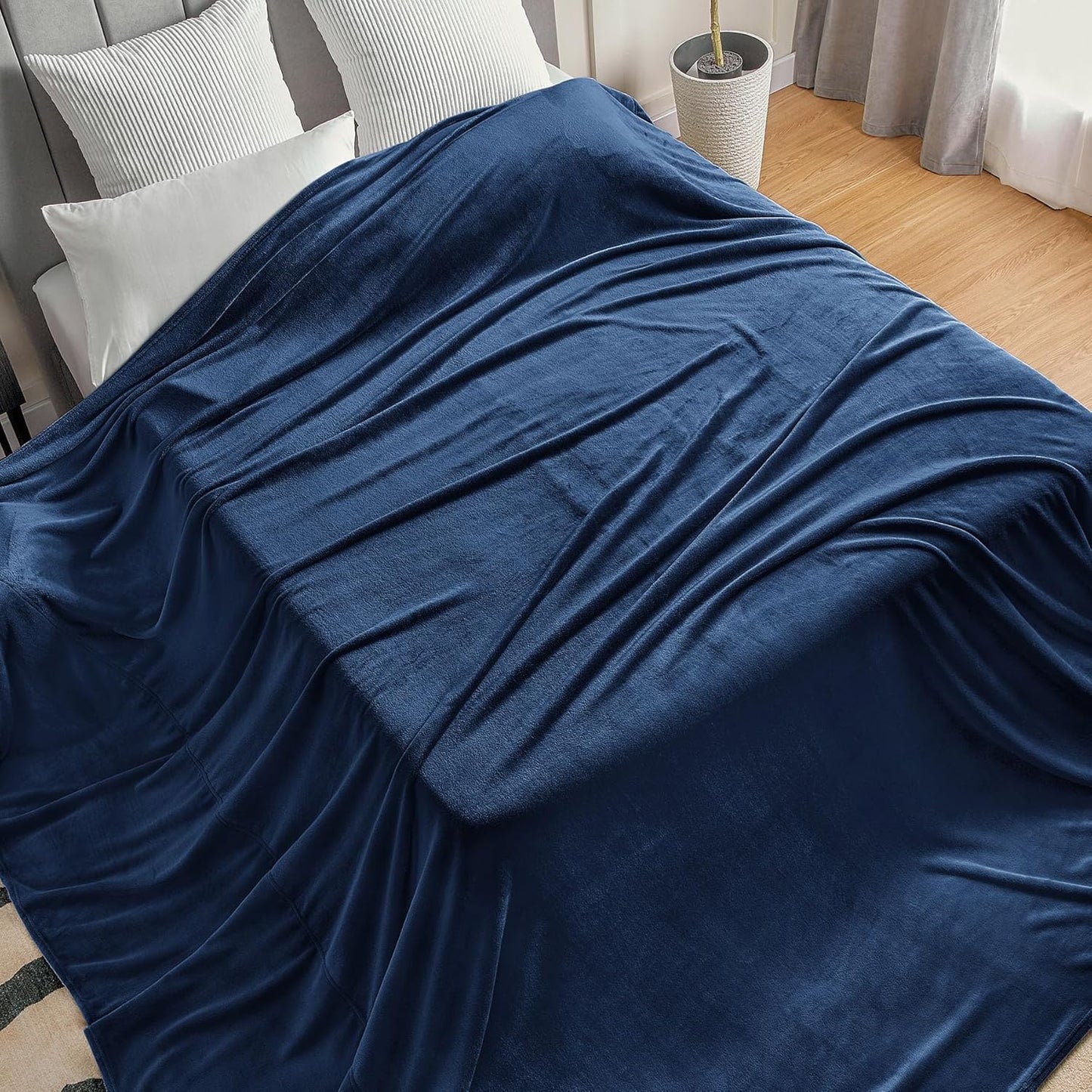BEDELITE Fleece Blanket Black Throw Blankets for Couch & Bed, Luxury Plush Cozy Fuzzy Blanket 50x60 inches, Super Soft Warm Lightweight Throw Blanket for Travel Camping - Colors A
