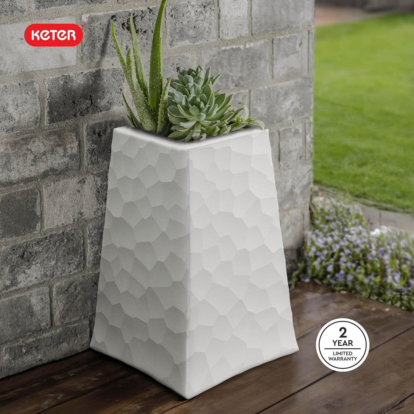 Keter Set of 2 Resin Modern Outdoor 22 Inch Tall Large Flower Pots, Tapered Wood Look Planters for Outdoor Plants and Front Porch Decor, Graphite