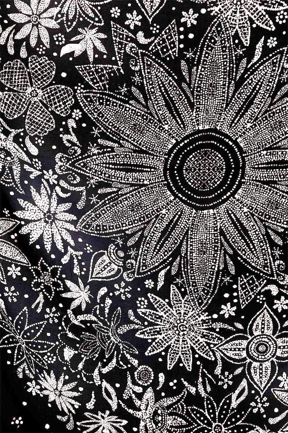 Neasow Bohemian Tapestry Wall Hanging, Beige White Floral Tapestry with Dotted Daisy Medallion Print Bedroom Boho Hippie Home Decor, 36×48 inches