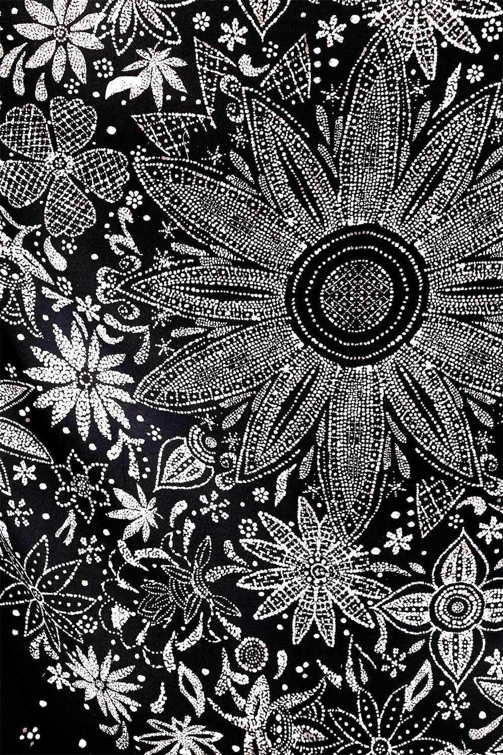 Neasow Bohemian Tapestry Wall Hanging, Beige White Floral Tapestry with Dotted Daisy Medallion Print Bedroom Boho Hippie Home Decor, 36×48 inches