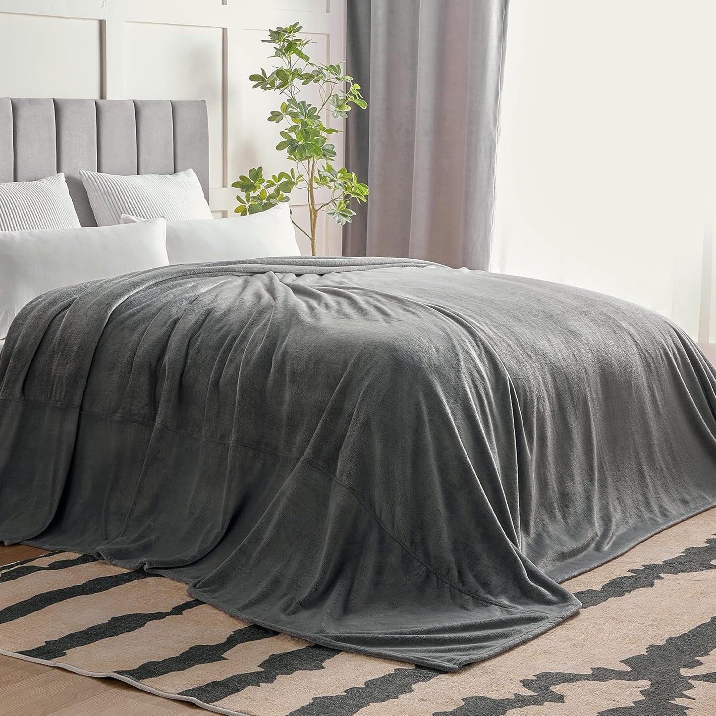 BEDELITE Fleece Blanket Black Throw Blankets for Couch & Bed, Luxury Plush Cozy Fuzzy Blanket 50x60 inches, Super Soft Warm Lightweight Throw Blanket for Travel Camping - Colors B