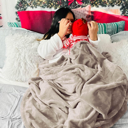 Bedsure GentleSoft Fleece Throw Blanket for Couch Grey - Lightweight Plush Fuzzy Cozy Soft Blankets and Throws for Sofa, Couch, Travel, Camping, 50x60 inches - Colors B